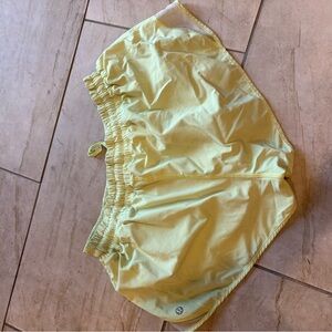 Lululemon hotty hot lined 2.5” shorts